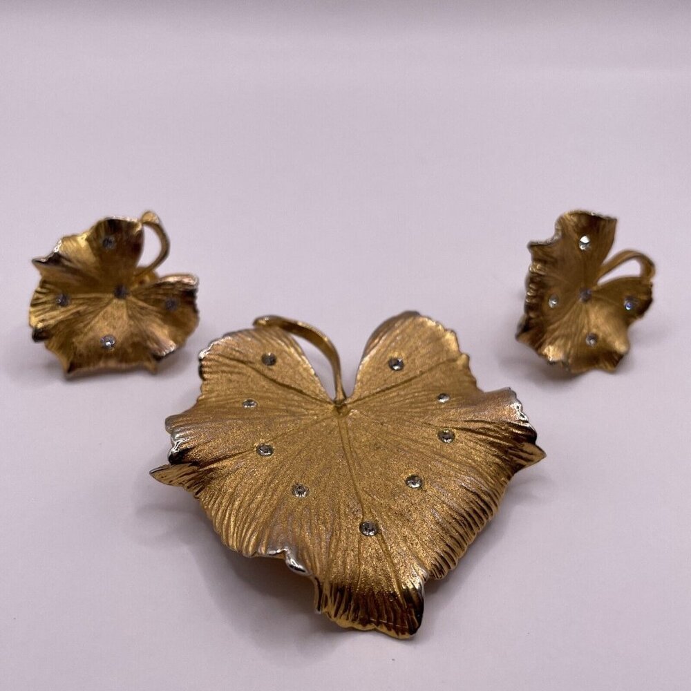 Coro Vintage Gold Tone Leaf Rhinestone Brooch and‎ Screw Back Earring Set AL5.1